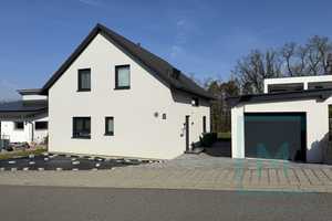 Ruhig gelegenes Einfamilienhaus (KFW55) mit Garten und Garage – Hohenlohekreis – Vorschaubild 1