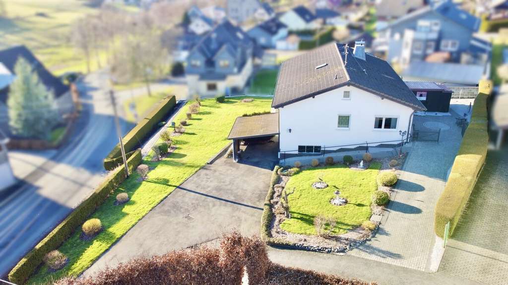 Immobilie in Kausen - **Charmantes Einfamilienhaus mit großzügiger und gepflegter Gartenanlage in Kausen** - Bild 4