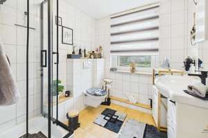 Reihenmittelhaus mit Garten, Terrasse & großzügiger Nutzfläche in Dortmund-Scharnhorst – Die vollständige Adresse der Immobilie erhältst du vom Anbieter., 44328 Alt-Scharnhorst, Dortmund – Vorschaubild 6