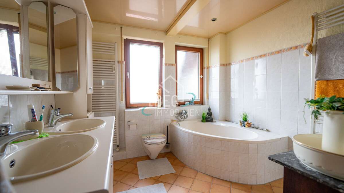 Immobilie in Gaildorf - Großzügiges Wohnobjekt mit Potenzial für vielfältige Nutzungskonzepte - Bild 3