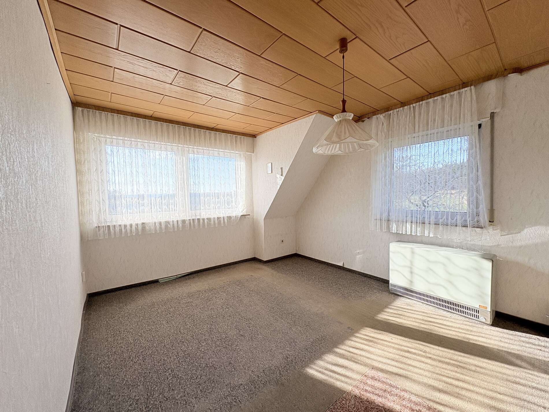 Immobilie in Fronhausen - Vielseitig nutzbar: Ein- bis Zweifamilienhaus mit großem Garten in Oberwalgern - Bild 2