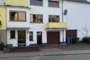 Haus mit Scheune und Garage zu vermieten