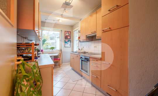 PARKINSEL-RARITÄT: 3 ZIMMER + SÜD-WEST-LOGGIA