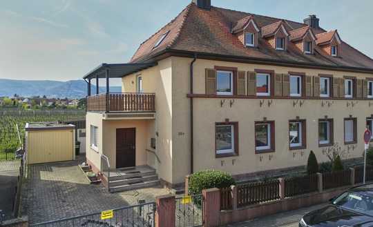 Solide Haushälfte mit Gärtchen und Garage in Ortsrandlage!