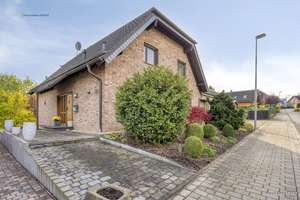 Einfamilienhaus mit Einliegerwohnung, Terrassen, Doppelgarage, Stellplätzen und Garten – Die vollständige Adresse der Immobilie erhältst du vom Anbieter., 53925 Kall – Vorschaubild 2