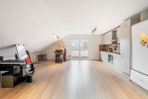 AIGNER - Neuwertiger Dachgeschosstraum mit sonnigen Süd-Balkon in Trudering – Die vollständige Adresse der Immobilie erhältst du vom Anbieter., 81825 Gartenstadt Trudering, München – Vorschaubild 3