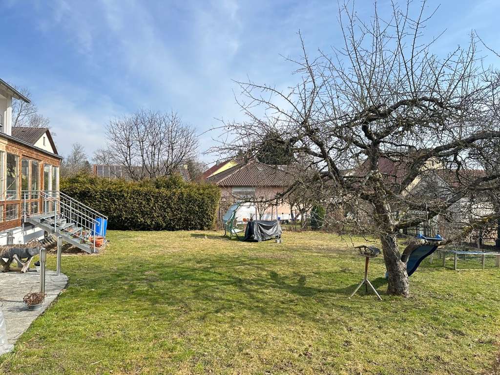 Immobilie in Plattling - Plattling: Gr. Wohnhaus m. Anbau - vermietet - m. ca. 1.000 m2 Grund in zentraler u. ruhiger Lage - Bild 2