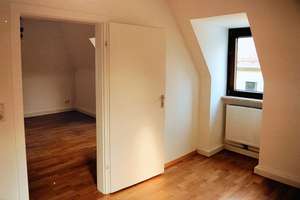 Helle 3-Zimmer Dachgeschosswohnung in Stuttgart-Feuerbach – Die vollständige Adresse der Immobilie erhältst du vom Anbieter., 70469 Feuerbach-Mitte, Stuttgart – Vorschaubild 3