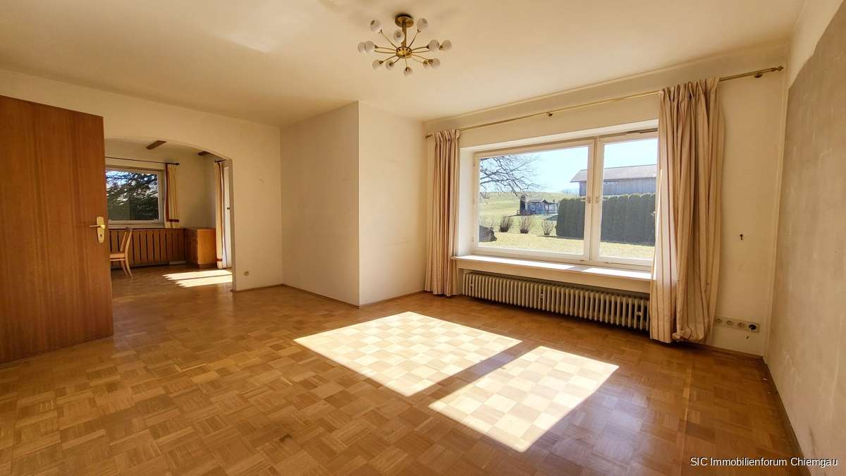 Immobilie in Riedering - Anwesen in Traumlage!
Einfamilienhaus mit Anbau
(z.B. Wohnen & Arbeiten) & parkähnlichem Grundstüc - Bild 1