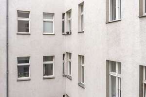 Perfekt für Singles: kompakte 1-Zimmer-Altbauwohnung im pulsierenden Kreuzberg – mit Eigennutzoption – Freiligrathstraße 11, 10967 Kreuzberg, Berlin – Vorschaubild 7