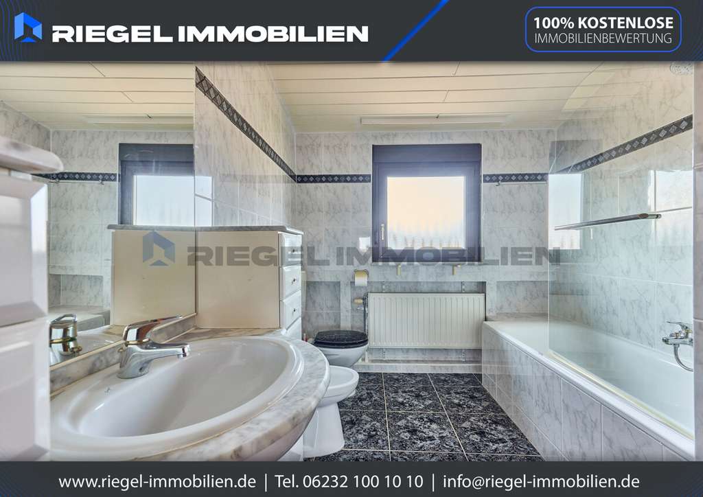 Immobilie in Waghäusel - Sie hier? Wir auch! Charmante 2-Zimmer-Dachgeschosswohnung mit Gartenanteil im Erbbaurecht - Bild 0