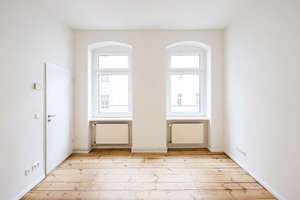 BEZUGSFREI: Renovierte 1-Zimmer-Altbauwohnung in ausgezeichneter Lage im lebendigen Wrangelkiez!
