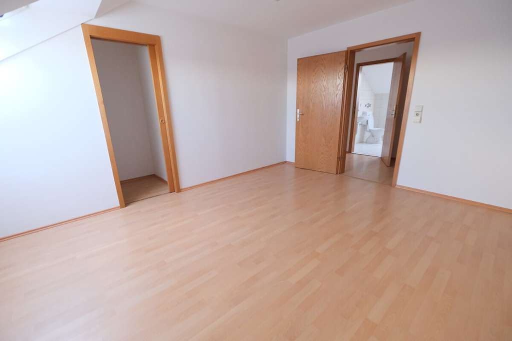 Immobilie in Illertissen - Gemütliche Dachgeschoss Wohnung in Illertissen - Bild 4