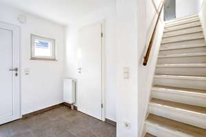 Kompakte und kernsanierte Doppelhaushälfte auf weitläufigem Grundstück in ruhiger Lage von Bensberg! – Die vollständige Adresse der Immobilie erhältst du vom Anbieter., 51429 Lückerath, Bergisch Gladbach – Vorschaubild 2