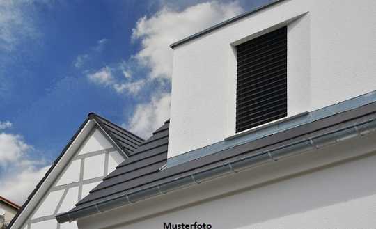 Freistehendes 2-Familienhaus nebst Garage