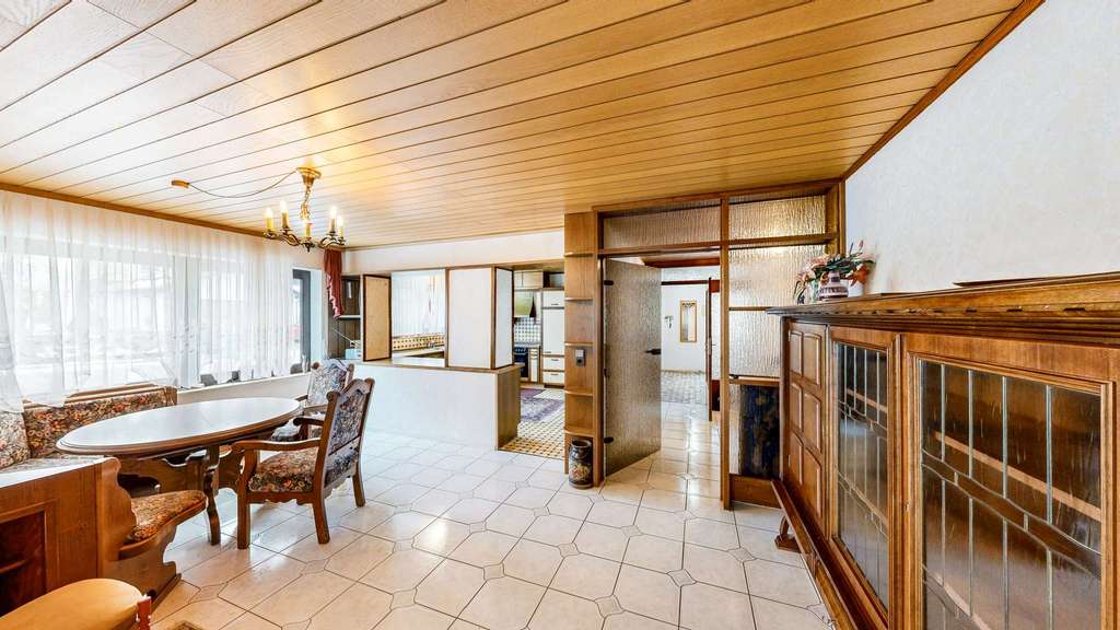 Immobilie in Boxberg - Geräumiges Einfamilienhaus mit Einliegerwohnung und weiterem Ausbaupotenzial! - Bild 3