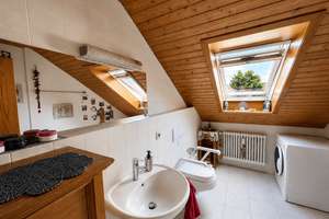 Zwei-Zimmer-Dachgeschosswohnung mit Schwarzwaldblick in Kirchzarten – Die vollständige Adresse der Immobilie erhältst du vom Anbieter., 79199 Kirchzarten – Vorschaubild 5