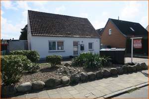 Modernisiertes Einfamilienhaus mit Pool im beliebten Surheide