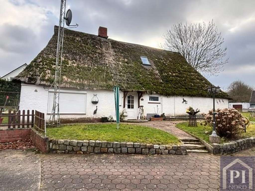 Immobilie in Schülldorf - Historisches Reetdachhaus mit Charme, großem Potenzial und Sanierungsbedarf in Top Lage - Bild 1