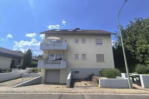 Ideal für langfristige Kapitalanleger: Gepflegtes 3-Parteienhaus 
mit Parkmöglichkeiten und Garten – Die vollständige Adresse der Immobilie erhältst du vom Anbieter., 67487 Maikammer – Vorschaubild 1
