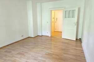 Großzügiges Wohnen im Rückgebäude: Ihr neues Zuhause mit viel Potenzial und Blick ins Grüne – Die vollständige Adresse der Immobilie erhältst du vom Anbieter., 80809 Am Luitpoldpark, München – Vorschaubild 7