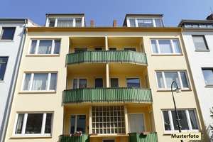 Große 6-Zimmer-Wohnung mit Loggien, Garten und Stellplatz