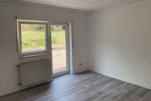RENOVIERTES 1-PERSONEN-EG-APARTMENT MIT TERRASSE IN RUHIGER LAGE! – Die vollständige Adresse der Immobilie erhältst du vom Anbieter., 67722 Winnweiler – Vorschaubild 2