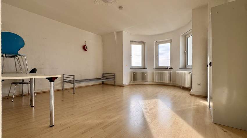 Immobilie in Leichlingen - SAYAN Immobilien: Wunderschöne Altbau-Villa (415 m²) mit hohen Decken in bester Lage von Leichlingen - Bild 2