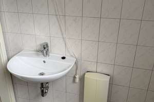 Helle 4-Zimmer-DG-Wohnung – teilw. frisch renoviert, neue Sanitärausstattung – Die vollständige Adresse der Immobilie erhältst du vom Anbieter., 47137 Mittelmeiderich, Duisburg – Vorschaubild 11