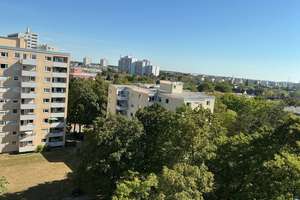 4-Zimmer-Wohnung im obersten Stockwerk – Südloggia mit "Alpenblick" | Nähe BMW & FIZ | 91 m²