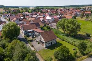 Fachwerk Bauernhof mit Scheune und großem Garten, Familienidyll bei Heldburg! – Die vollständige Adresse der Immobilie erhältst du vom Anbieter., 98663 Hellingen – Vorschaubild 3