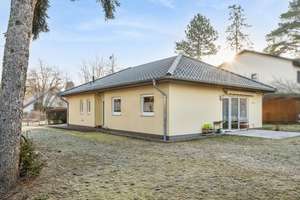 Idyllische Lage in Potsdam-Groß Glienicke: 4-Zimmer-Bungalow mit pflegeleichtem Grundstück – Die vollständige Adresse der Immobilie erhältst du vom Anbieter., 14476 Groß Glienicke, Potsdam – Vorschaubild 3