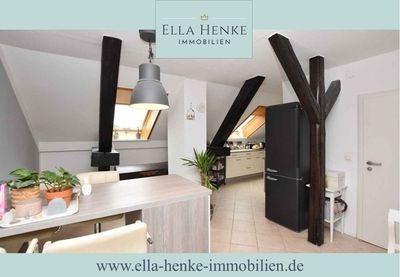 Mit Gartenanteil! Sonnige, moderne Dachgeschoss-Wohnung mit Einbauküche + neuwertigem Bad.