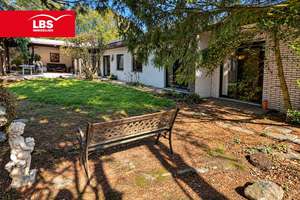 Winkelbungalow mit großem Grundstück, Indoor-Pool & Entwicklungspotenzial – 47804 Benrad-Süd, Krefeld – Vorschaubild 1