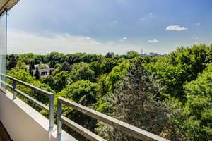 GROßZÜGIGE 2-ZI-WOHNUNG MIT WEITBLICK ÜBER DEN ENGLISCHEN GARTEN