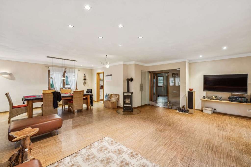 Immobilie in Achern - Großzügiges Einfamilienhaus / Mehrgenerationenhaus in Achern-Önsbach - Bild 3