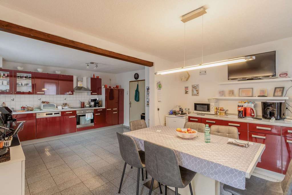 Immobilie in Walheim - Familienfreundliches Einfamilienhaus in Walheim mit Einliegerwohnung & großzügiger Dachterrasse - Bild 0