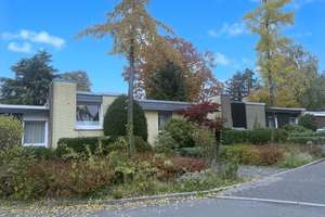 Einmalige Kapitalanlage in beliebter Wohngegend in Haan. Gepflegter Bungalow mit komplett ausgebaute – Die vollständige Adresse der Immobilie erhältst du vom Anbieter., 42781 Haan – Vorschaubild 1