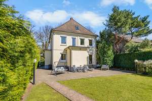 Charmante Stadtvilla mit Vollkeller und großzügigem Süd-Grundstück in ruhiger Anwohnerstraße – Die vollständige Adresse der Immobilie erhältst du vom Anbieter., 22159 Farmsen-Berne, Hamburg – Vorschaubild 31