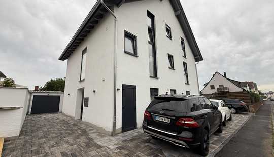 Bild von Ihr neues Zuhause: Eleganz & Weitblick im großzügigen Zweifamilienhaus