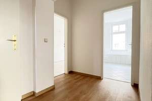 4-Zimmer-Wohnung mit kleinem Balkon, Abstellraum, Tageslichtbad mit Wanne und Gäste-WC mit Dusche. – Peter-Paul-Straße 9, 39106 Alte Neustadt, Magdeburg – Vorschaubild 6