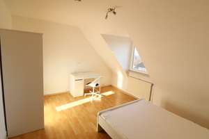 Schönes möbliertes WG-Zimmer in einer 3er WG in Stuttgart-Zuffenhausen – Die vollständige Adresse der Immobilie erhältst du vom Anbieter., 70439 Zuffenhausen-Frauensteg, Stuttgart – Vorschaubild 2