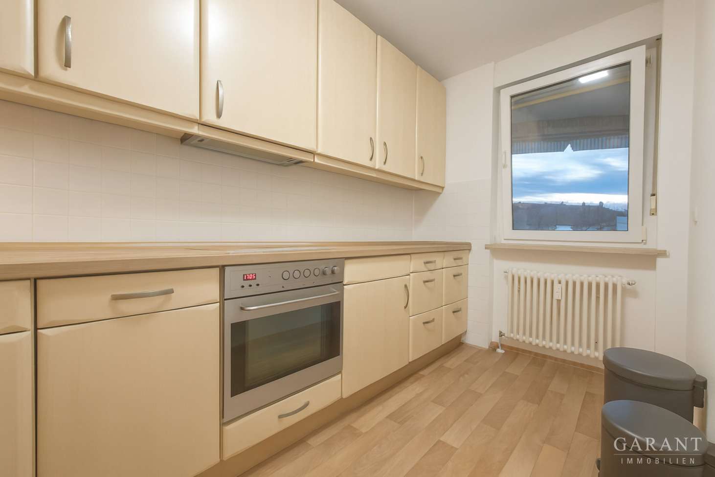 Immobilie in Unterföhring - Stilvolle 3 Zimmer-Wohnung mit Garagenplatz in Unterföhring - Kapitalanlage mit Potenzial - Bild 2