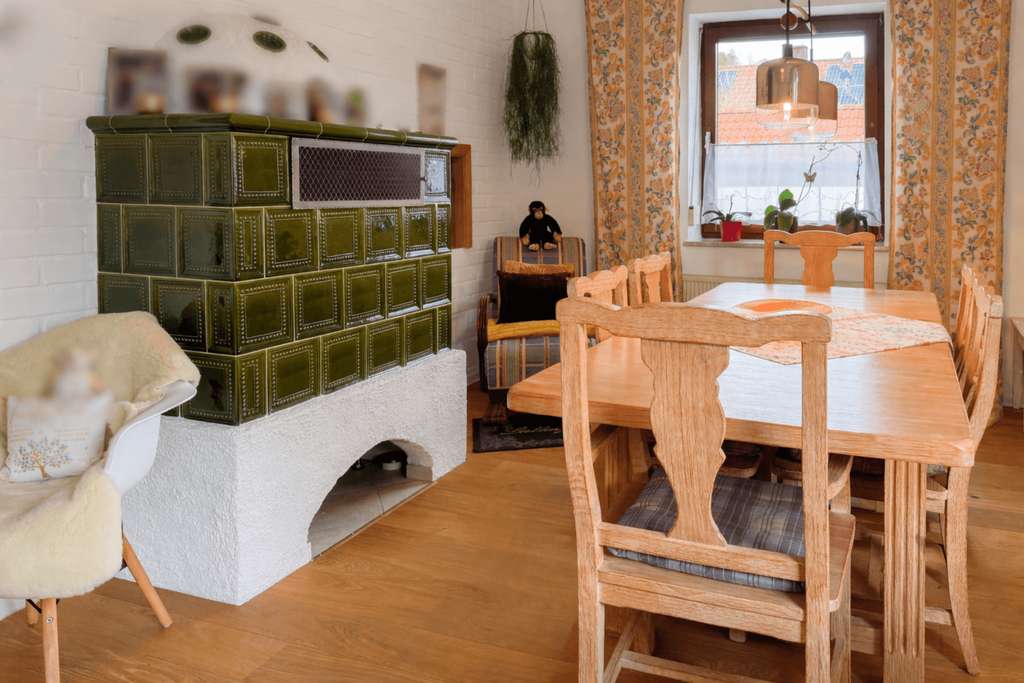 Immobilie in Schlüsselfeld - Traumgarten mit Südwestlage, Terrassen und Garagen – Einfamilienhaus in ruhiger Lage - Bild 3