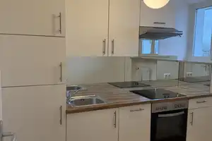 Großzügige 2,5-Zimmer-Wohnung mit Loggia und Balkon – München – Vorschaubild 5