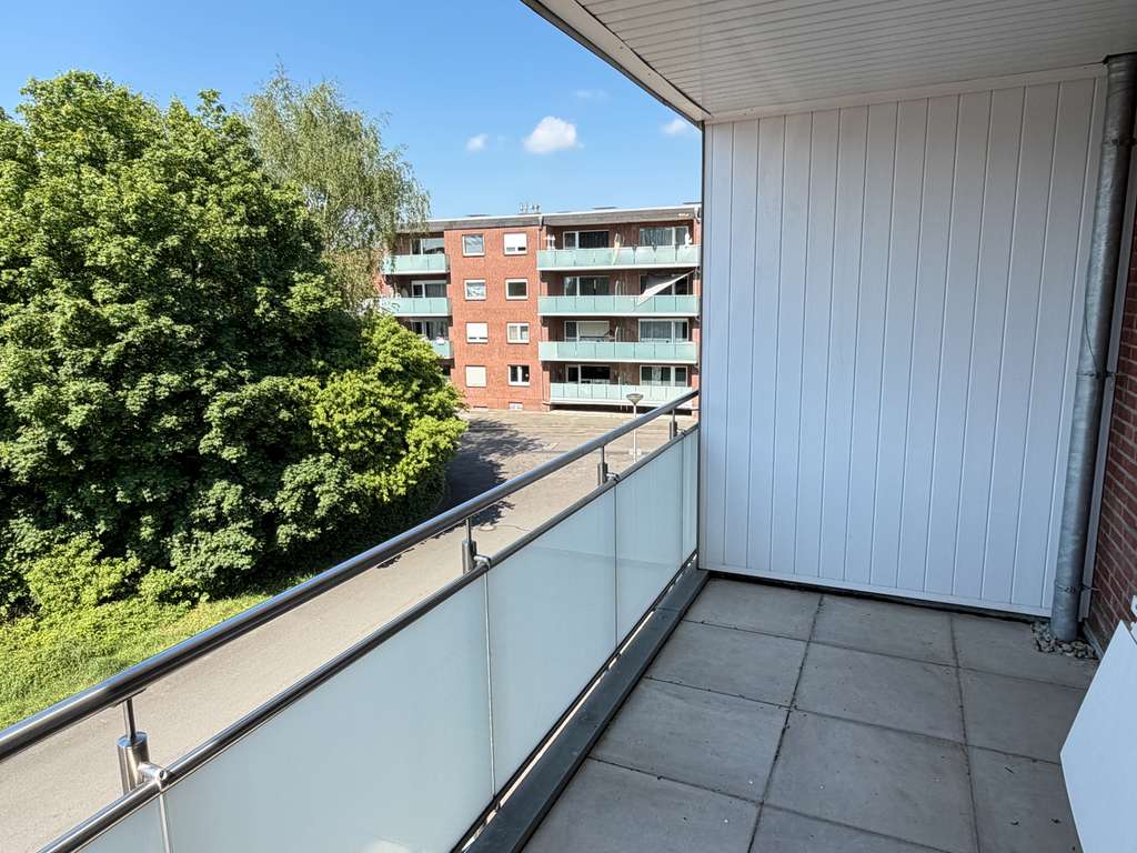 Immobilie in Emmerich am Rhein - 3-Zimmer-Wohnung mit schönem Balkon und Potenzial für individuelle Gestaltungsideen - Bild 0