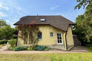 Familienfreundliches Einfamilienhaus mit idealen Voraussetzungen für Mehrgenerationenwohnen – Die vollständige Adresse der Immobilie erhältst du vom Anbieter., 12526 Bohnsdorf, Berlin – Vorschaubild 2