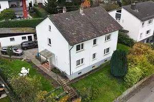 Zweifamilienhaus in Top-Lage – Garage, Terrasse, Balkon & Garten! Provisionsfrei! – Karlsruhe – Vorschaubild 1