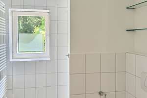 Charmantes Haus mit traumhaftem Garten, sonniger Terrasse und Doppelgarage – Die vollständige Adresse der Immobilie erhältst du vom Anbieter., 22359 Volksdorf, Hamburg – Vorschaubild 18