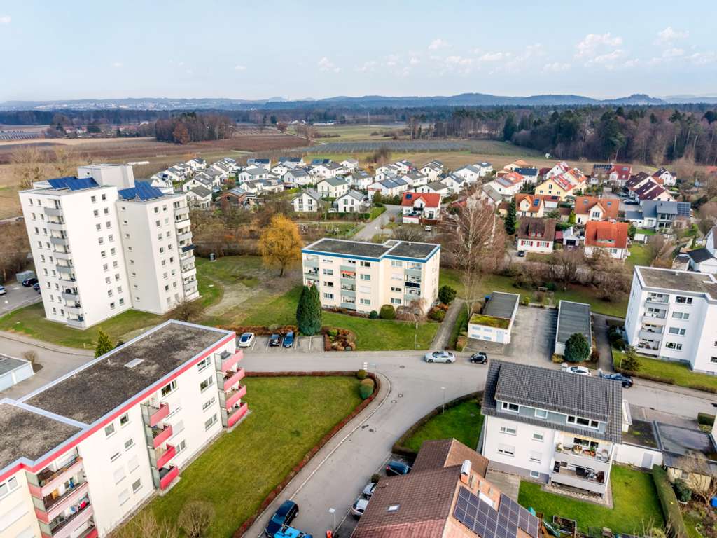 Immobilie in Eriskirch - Renovierungsbedürftige 2-Zimmer-Wohnung mit guter Raumaufteilung – sofort frei und mit Garage - Bild 3